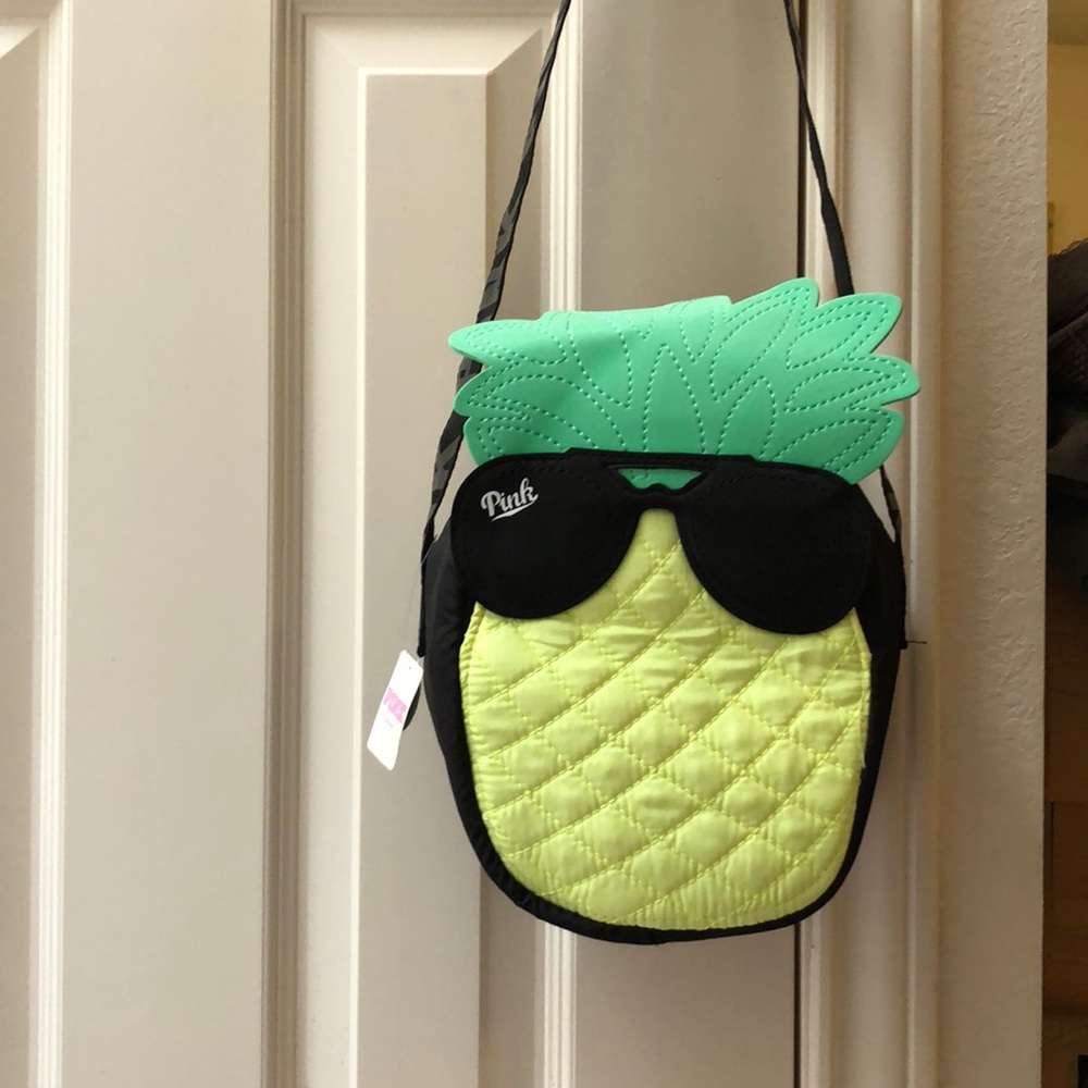 PINK pineapple cooler!🍍